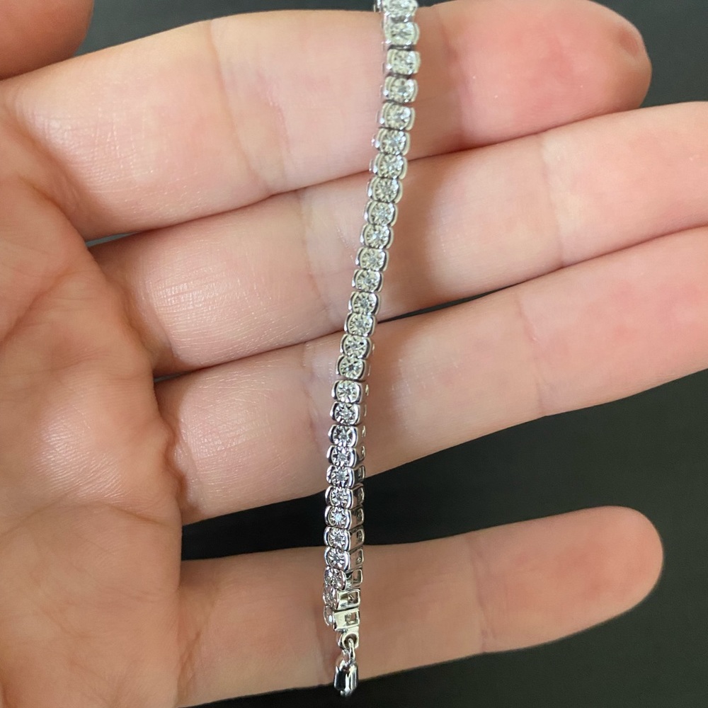 Diamond tennis bracelet